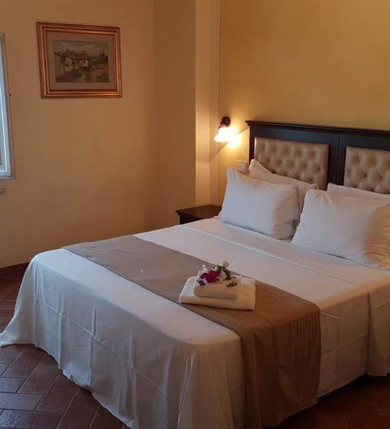 Casale con piscina