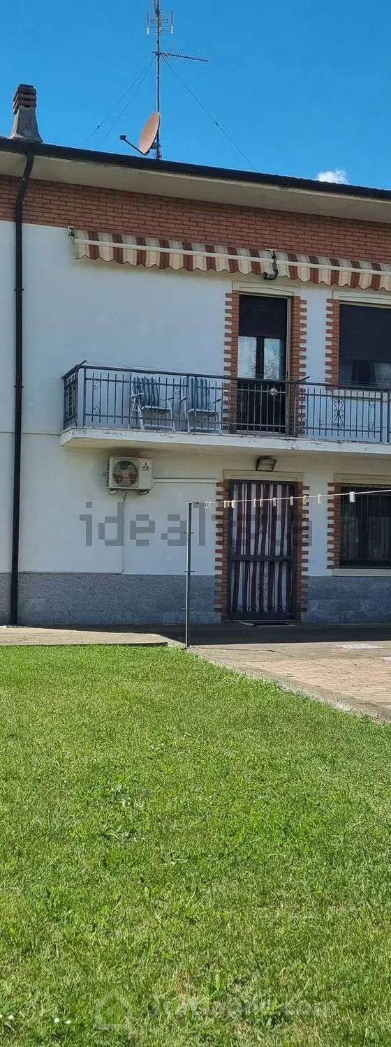 Villa in vendita in Via Ugo Foscolo, 28